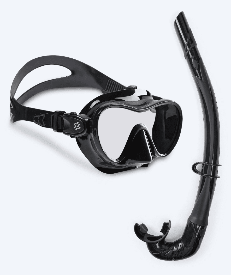 Watery Combo Cliff snorkelsæt til børn i sort, maske med hærdet glas, snorkel og opbevaringspose